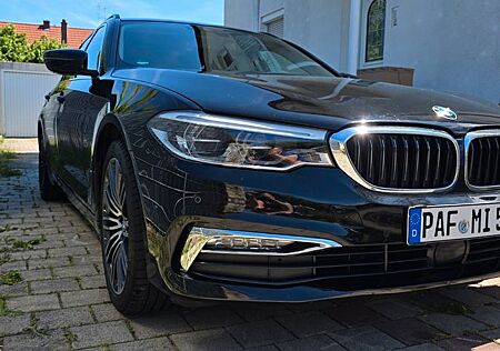 BMW 530d xD Tour. LED,AHK,ACC,HI-FI