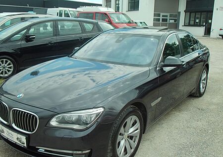 BMW 740d xDrive 1.Hd*Vollastattung*Leder*Navi*Led**