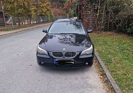 BMW 523i -