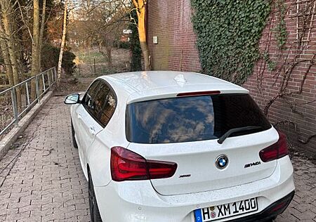 BMW 140 M140i xDrive 8 Fach, Alcantara Armaturenbrett