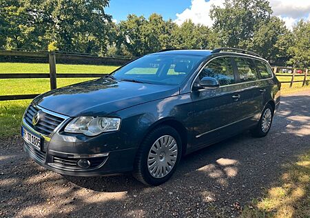 VW Passat Variant Volkswagen 2.0 TDI DSG AHK 8-fach bereift