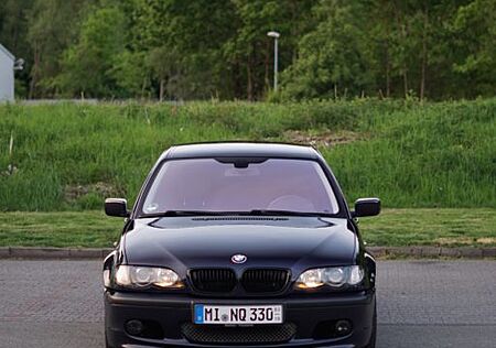 BMW 330i -