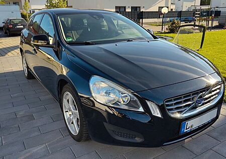 Volvo V60 DRIVe Kinetic 1.Hand Scheckheftgepflegt