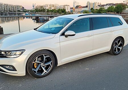 VW Passat Variant Volkswagen 2.0 TDI DSG R-Line Optik
