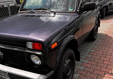 Lada Niva Only 1.7 Schneeschild/Streusalz 4x4