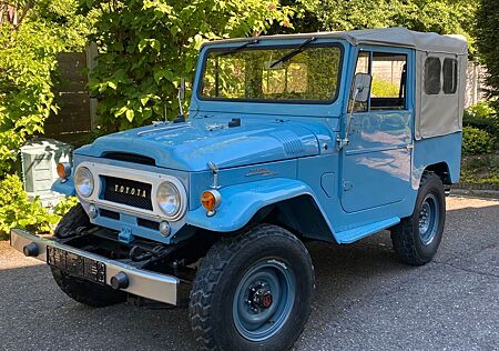 Toyota FJ 40