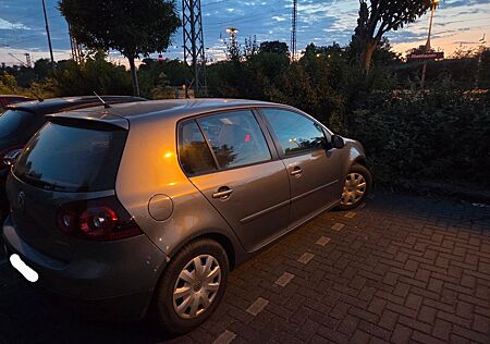 VW Golf Volkswagen 1.9 TDI DPF BlueMotion