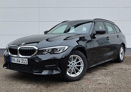 BMW 320i Touring Advantage