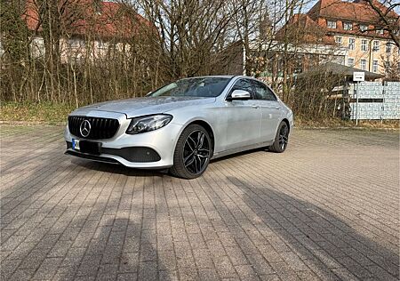 Mercedes-Benz E 250 AVANTGARDE Autom. AVANTGARDE