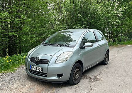 Toyota Yaris 1,3-l-VVT-i -P9 / 1,3l / Benzin / 06 / TÜV