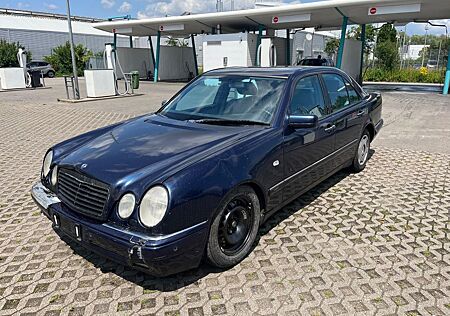 Mercedes-Benz E 320