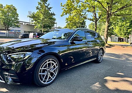 Mercedes-Benz E 220 d T Autom. - AMG LINE