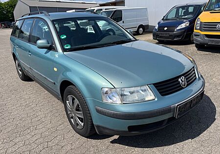 VW Passat Volkswagen 1.6 74kW - Klima - Euro 4 - TÜV+ÖL NEU !