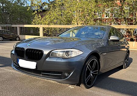 BMW 520i 2012 Top Zustand Schiebedach