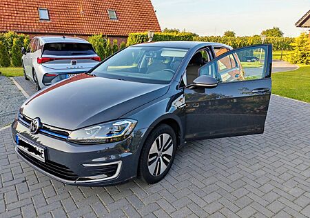 VW Golf Volkswagen e- e-