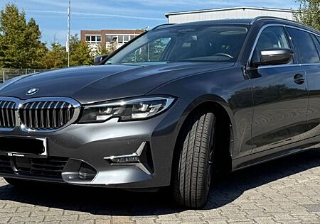 BMW 320d xDrive Touring Luxury Line Auto Luxury Line