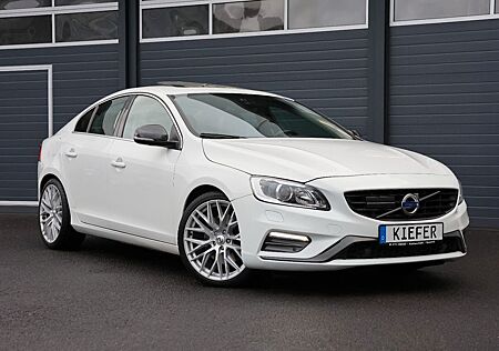Volvo V60 3.0L T6 AWD R-DESIGN/ACC/4xSHZ/LHZ/KAMERA/19