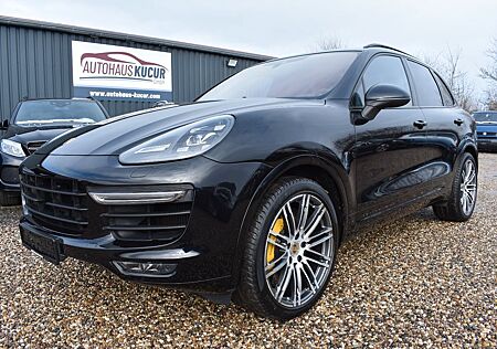 Porsche Cayenne Turbo Panorama AHK Sport Chrono Keramik