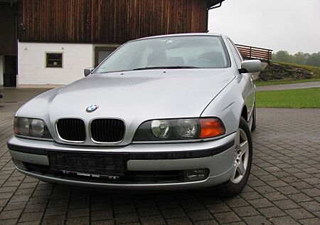 BMW 520i E39 NEU TÜV 5 27 Lederlenk Bremsen v+h 5er