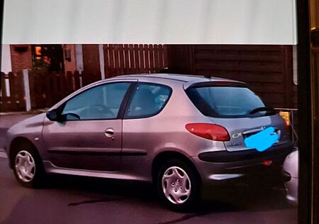 Peugeot 206 1. Hand für Bastler oder als Teileträger