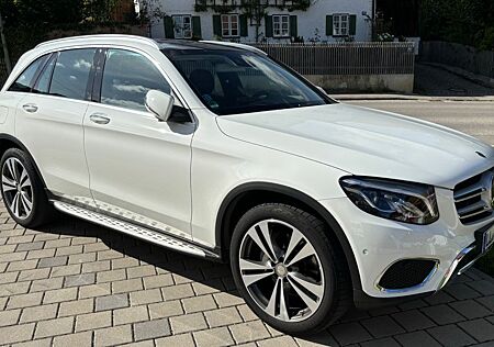 Mercedes-Benz GLC 250 4MATIC Autom.,Panorama-SD, AHK schwenkb.