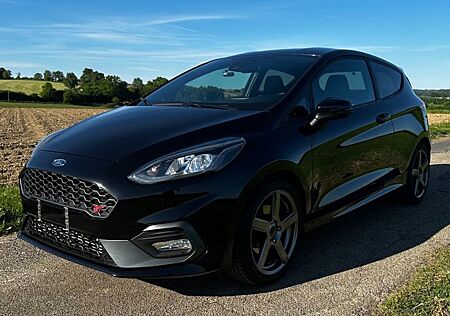 Ford Fiesta 1,5 EcoBoost ST mit Styling-Paket ST ...