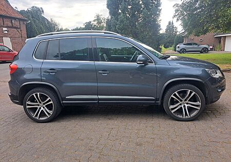 VW Tiguan Volkswagen 2.0 TDI 125kW 4MOTION Track & Avenue ...