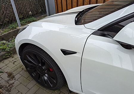 Tesla Model 3 Allradantrieb mit Dualmotor Performa...