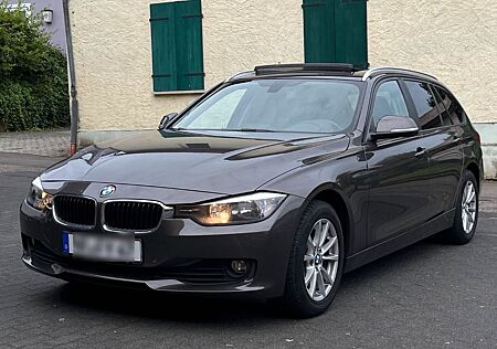 BMW 320d Touring -Navi+Panoramadach+PDC+2-Z