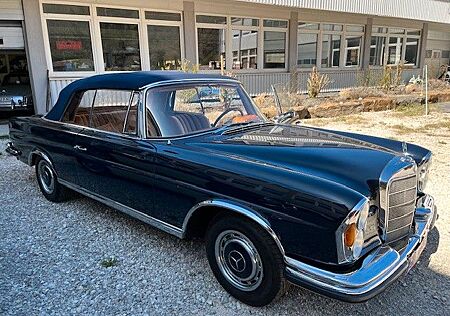 Mercedes-Benz 220