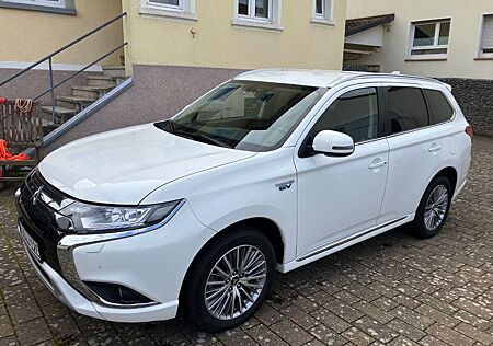Mitsubishi Outlander gebraucht kaufen Mitsubishi Outlander 2.4 MIVEC PLUG-IN HYBRID 4WD Basis...