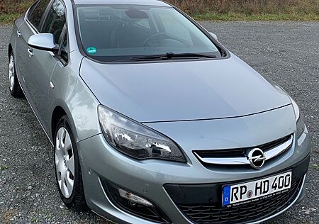 Opel Astra J Limousine ENERGY 1.6