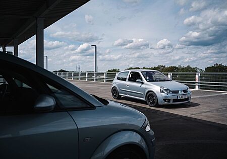 Renault Clio Sport 2 RS 2.0 16V ( 172)