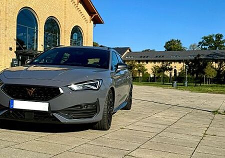 Cupra Leon 2.0 TSI 228kW VZ 4Drive DSG Sportstourer VZ