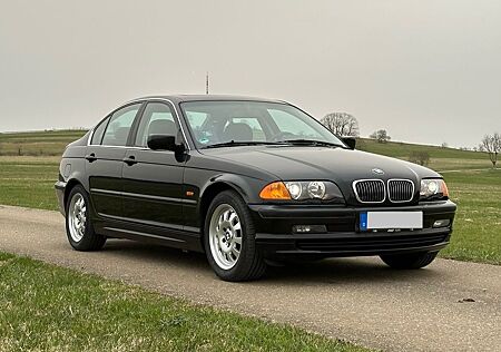 BMW 323i e46 - Xenon; 8-fach; Schiebedach; Brem. neu