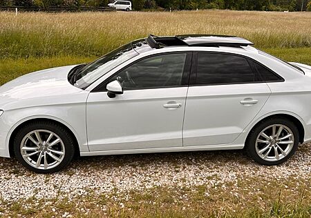 Audi A3 Ambition Lim. mit S tronic, Navi u. SH