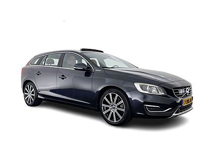 Volvo V60 2.4 D6 AWD Plug-In Hybrid Summum Aut. *PANO