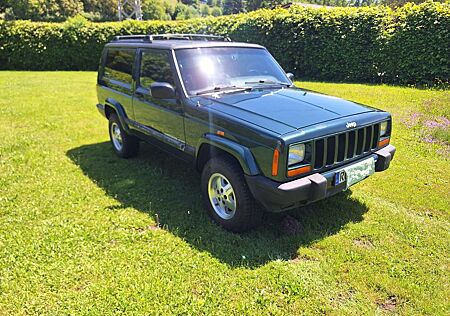 Jeep Cherokee XJ Facelift 2-Türer 2,5L Benzin TÜV neu
