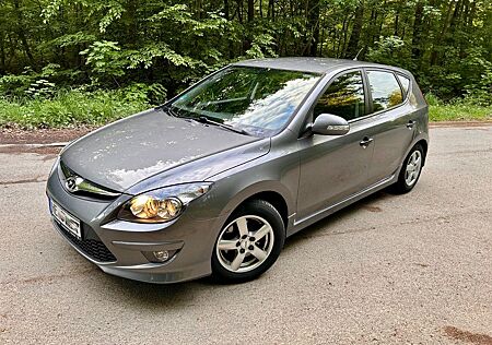 Hyundai i30 1.6 CRDi 66 kW FIFA WM Edition FIFA WM E...