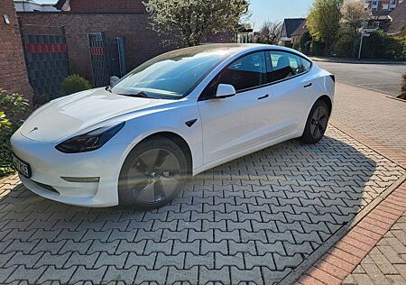 Tesla Model 3 Allradantrieb mit Dualmotor Long Ran...