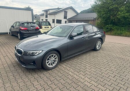 BMW 318 d Lim Advantage NAVI MFL PDC SHZ GSD LED