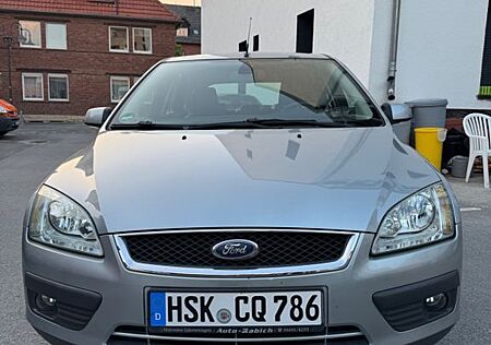 Ford Focus MK2 + 4 Winterreifen