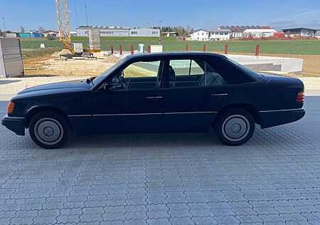 Mercedes-Benz E 200 E 200D/W124/2. Hand