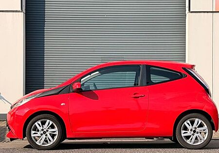 Toyota Aygo (X) Aygo (X) 1,0-l-VVT-i x-play touch x-play touch