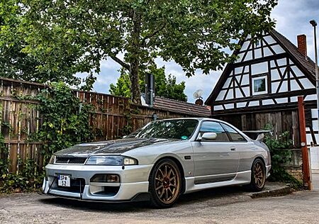 Nissan Skyline R33