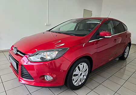Ford Focus Lim. Titanium Sitzheizung Bluetooth 2.Hand