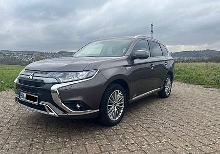 Mitsubishi Plug in Hybrid Outlander VomPlug-in Hybrid Outlander /Neuwagengaran. 4.26