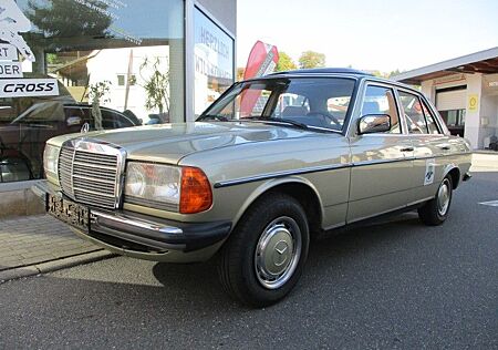 Mercedes-Benz 230 E