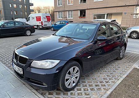 BMW 318i - E90 Limousine