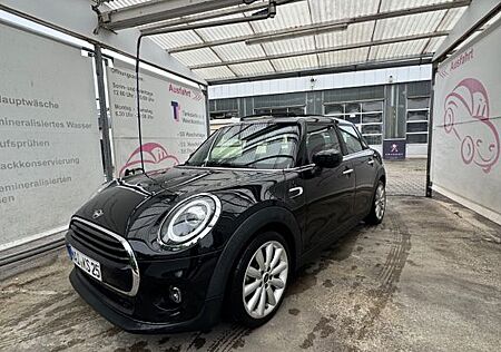 Mini Cooper 5-Türer mit Panorama-Schiebedach